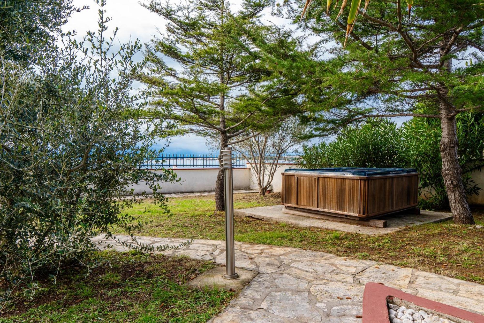 Apartments Strand Vir Exterior photo