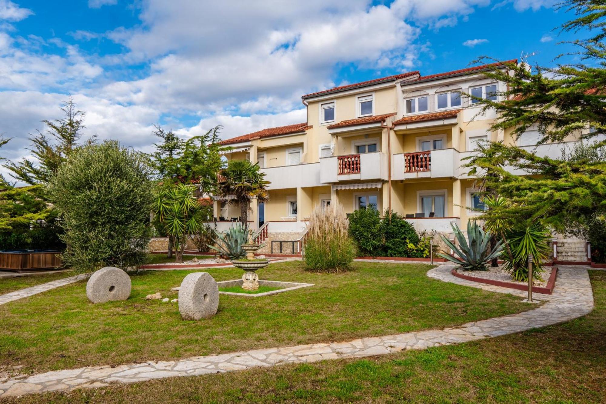 Apartments Strand Vir Exterior photo