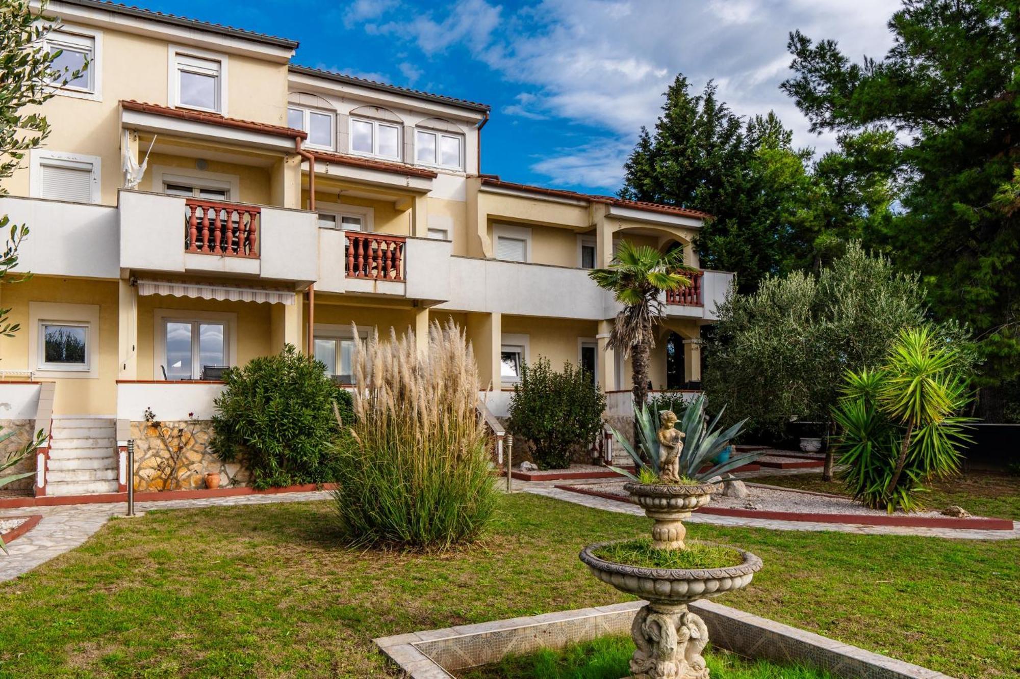 Apartments Strand Vir Exterior photo
